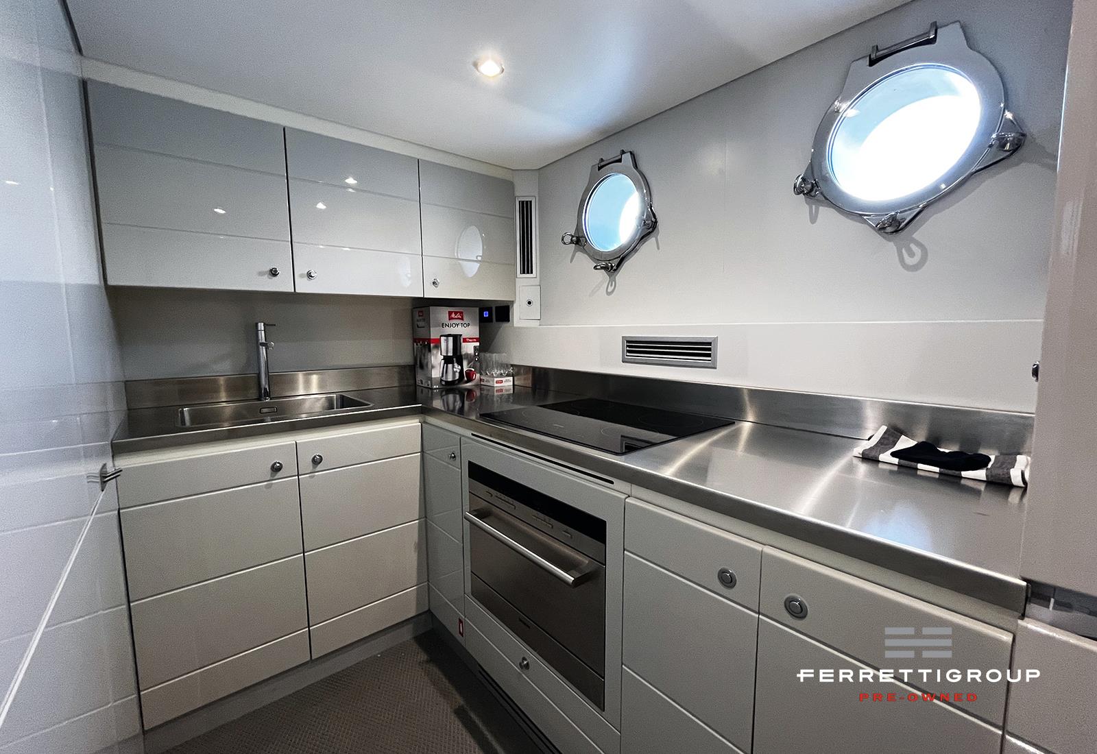 2018 FERRETTI YACHTS 195 